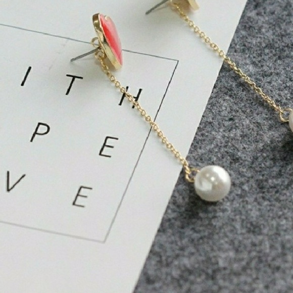 🆕Beautiful Red Heart Dangling Earrings ♥🆕 - Picture 3 of 4